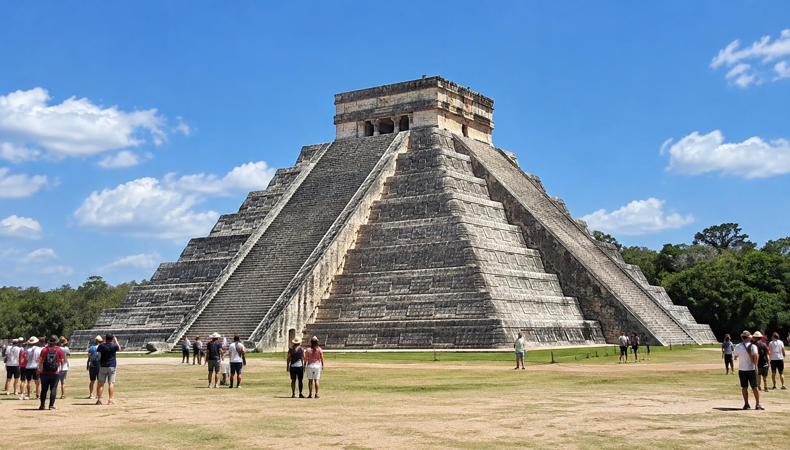 Pirâmide El Castillo em Chichén Itzá